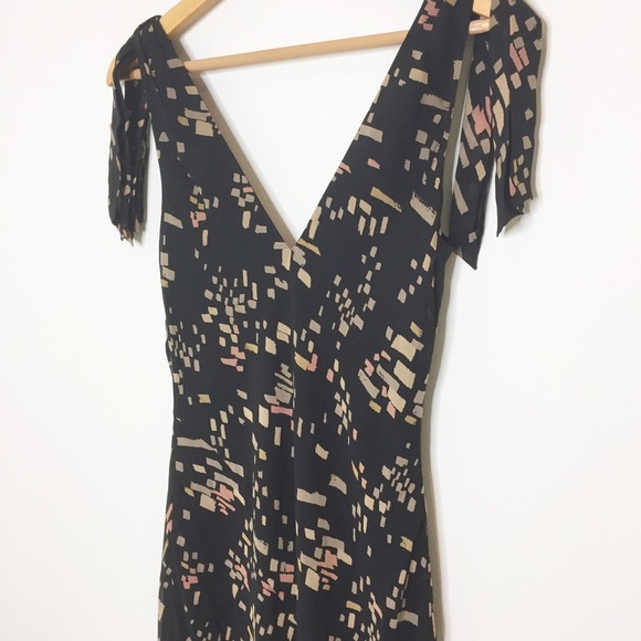 BCBG black midi dress. 100% silk size 6 - Picture 4 of 5
